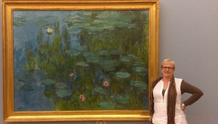 Cathryn in front of a painting