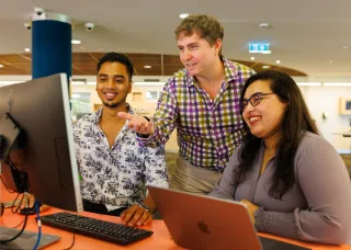 staff-helping-students