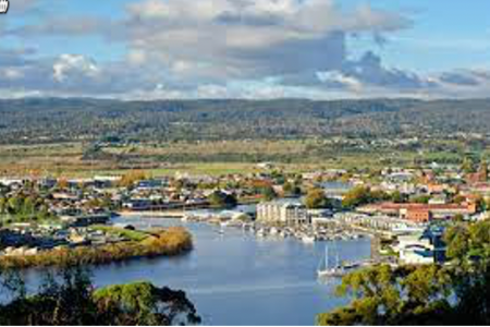 View of Launceston  (https://tasmania.com/points-of-interest/launceston/)