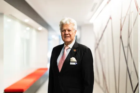 Dr Simon Morris has been recognised with the Chartered Accountants Australia and New Zealand Meritorious Service Award.