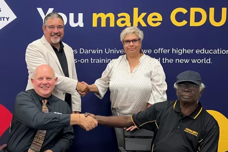CDU-YYF MOU being signed in Nhulunbuy