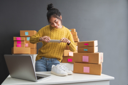 A joint study between Charles Darwin University (CDU) and universities overseas has explored whether good-looking online sellers contribute to consumer engagement. 