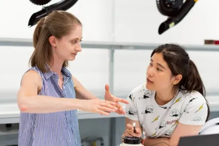 Image of two females at the testlab 