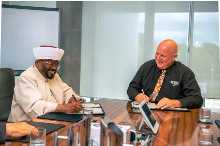 Charles Darwin University Vice-Chancellor Professor Scott Bowman signed the Memorandum of Understanding with the Australian International Islamic College founder, His Eminence the National Grand Mufti of Australia Imam Abdul Quddoos Azhari. 