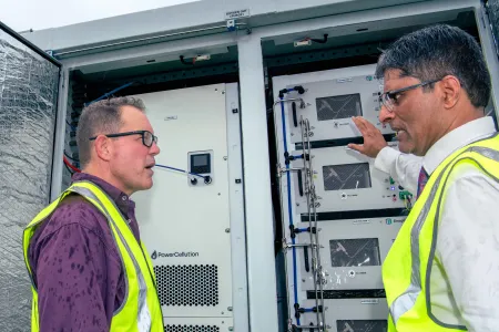 A new containerised hydrogen electrolyser and fuel cell system has been installed at Charles Darwin University’s (CDU) Renewable Energy Microgrid Hub for Applied Research and Training (REMHART) facility. The new system will integrate hydrogen into the NT’s power network.