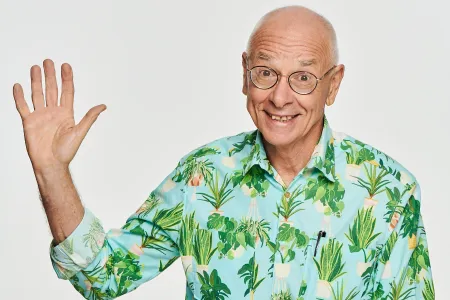 Dr Karl smiling and waving at the camera