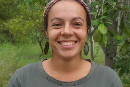 headshot of Larissa Potter with green foliage background