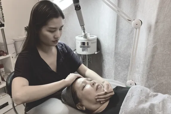 Loan Nguyen Beauty Graduate Alumni Awards