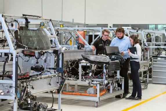 Image of people in a manufacturing testlab