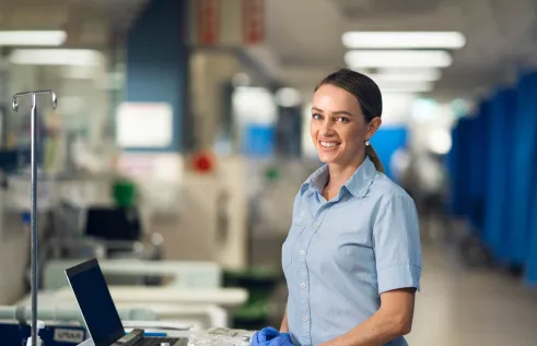 CDU student and nurse Robyn Bennett at the hospital
