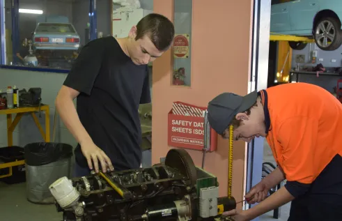 CDU VET students get ready for the Flying Spanner Competition 