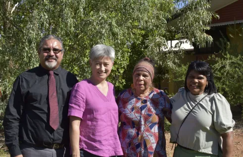 Shadow Minister for Foreign Affairs Senator Penny Wong visits Charles Darwin University (CDU) today in Central Australia as part of a forum to discuss First Nations foreign affairs. Pictured with Deputy Vice-Chancellor First Nations Leadership Reuben Bolt, Arrente elder Kumalie Riley and Labor Candidate for Lingiari Marion Scrymgour.