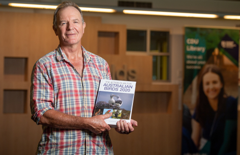 Charles Darwin University (CDU) Professor Stephen Garnett has received a Special Commendation award at the Royal Zoological Society of NSW’s Whitley Awards held recently in Sydney. 