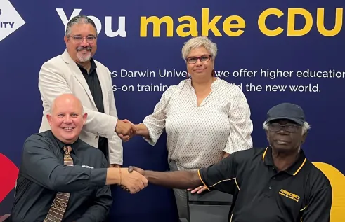 CDU-YYF MOU being signed in Nhulunbuy