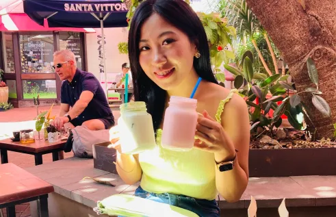Ayumi drinks in Darwin 