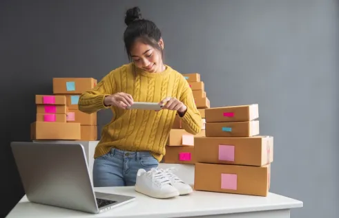 A joint study between Charles Darwin University (CDU) and universities overseas has explored whether good-looking online sellers contribute to consumer engagement. 