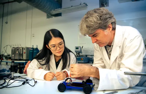 Charles Darwin University (CDU) Science lecturer Stephen Reynolds and graduate Yunzhu Wang construct a solar-powered car, a task that will feature in the new science and technology elective offered to arts and humanities students.