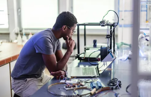 Two Charles Darwin University (CDU) projects have received Australian Government funding as part of the Australian Government’s National Industry PhD program. 