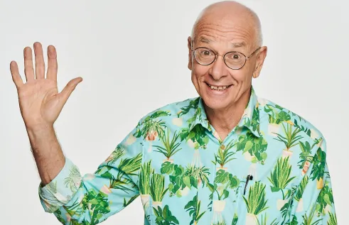 Dr Karl smiling and waving at the camera