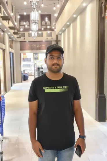 man wearing hat and black t-shirt